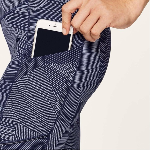 Lululemon Speed Up Tight *Full-On Luxtreme 28"
Etch Hail Midnight Navy size 4 - Picture 5 of 13